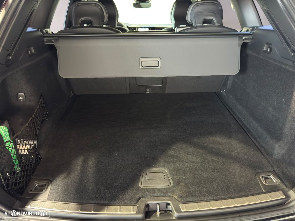 Volvo XC 60 2.0 B4 R-Design - 33