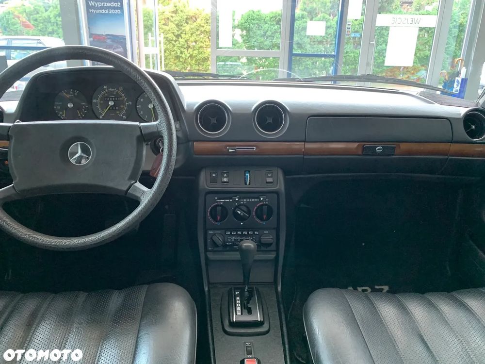 Mercedes-Benz W123 - 13