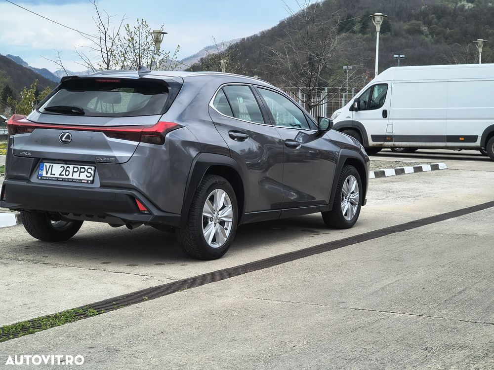 Lexus UX 250h Business Edition - 18