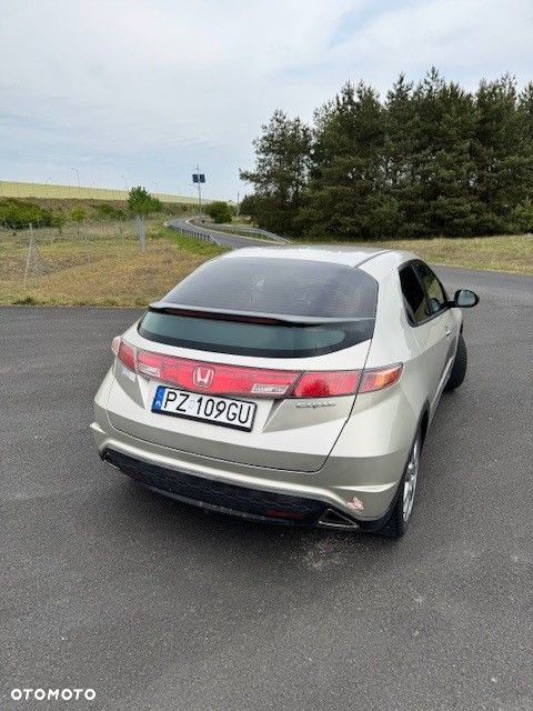 Honda Civic 1.8 Executive - 9