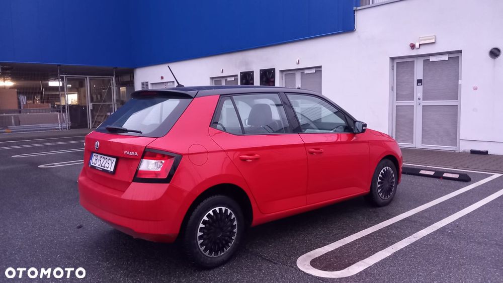 Skoda Fabia 1.0 MPI Cool Edition Red & Grey - 3