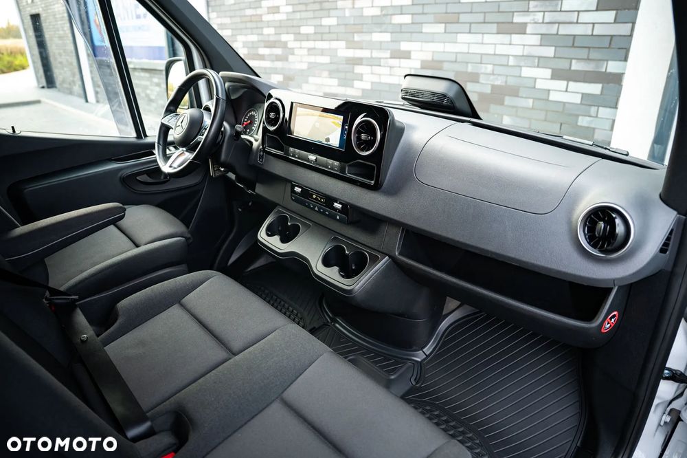 Mercedes-Benz Sprinter - 18