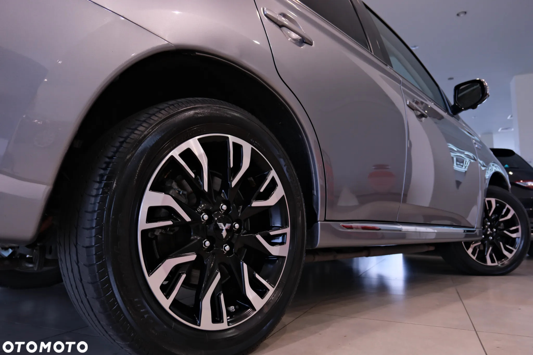 Mitsubishi Outlander 2.0 4WD Plug-In Hybrid - 12