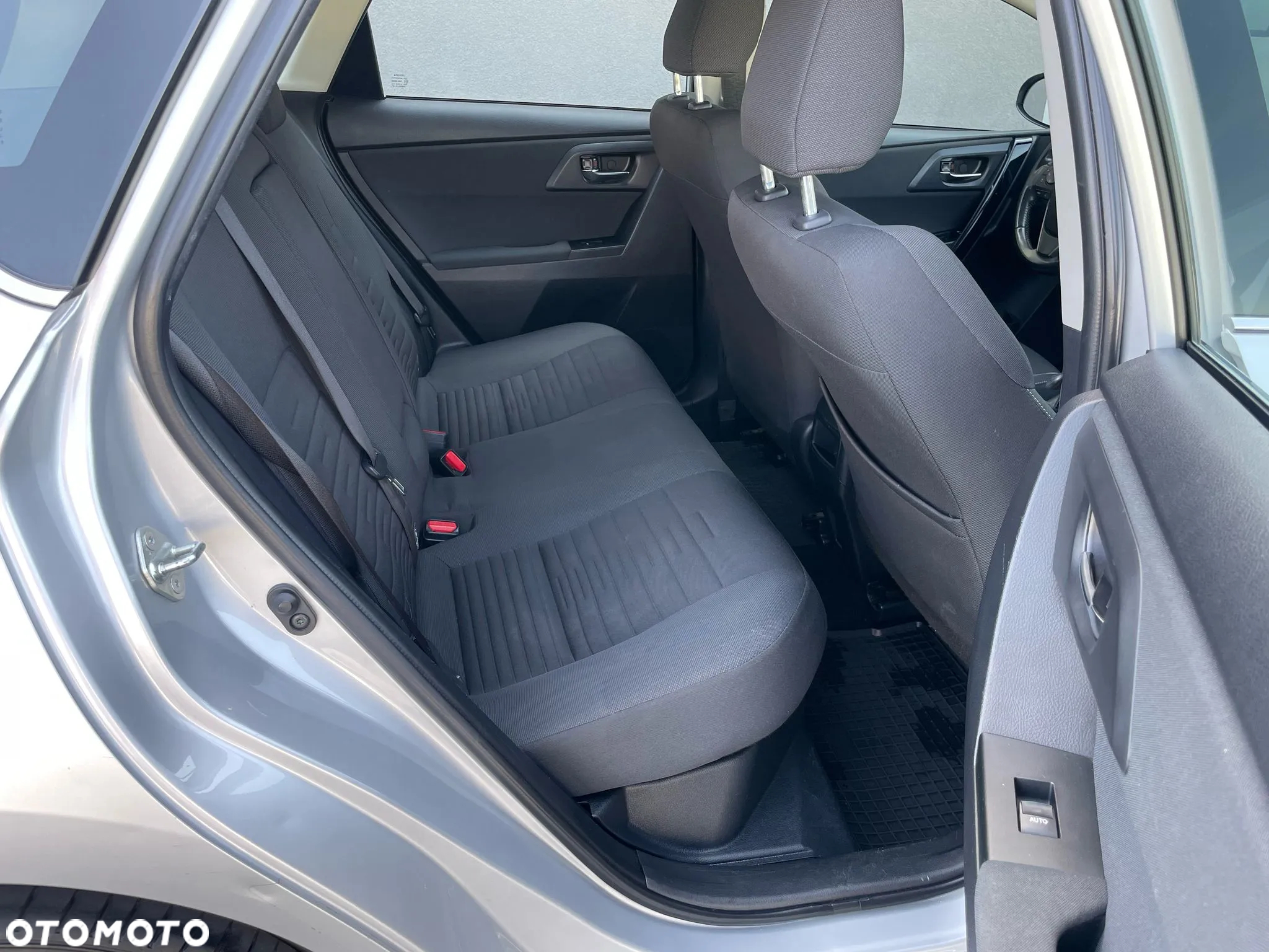 Toyota Auris Hybrid 135 Premium - 25