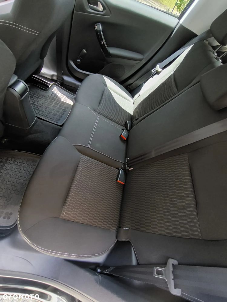 Peugeot 208 1.2 PureTech Active - 10