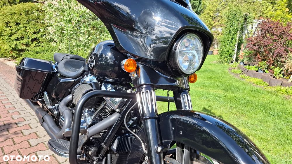 Harley-Davidson Touring Street Glide - 16
