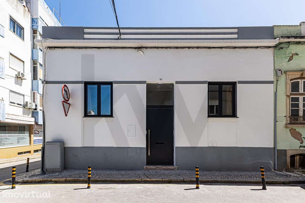 Moradia com 3 pisos e garagem no centro de Portimão - Grande imagem: 3/26