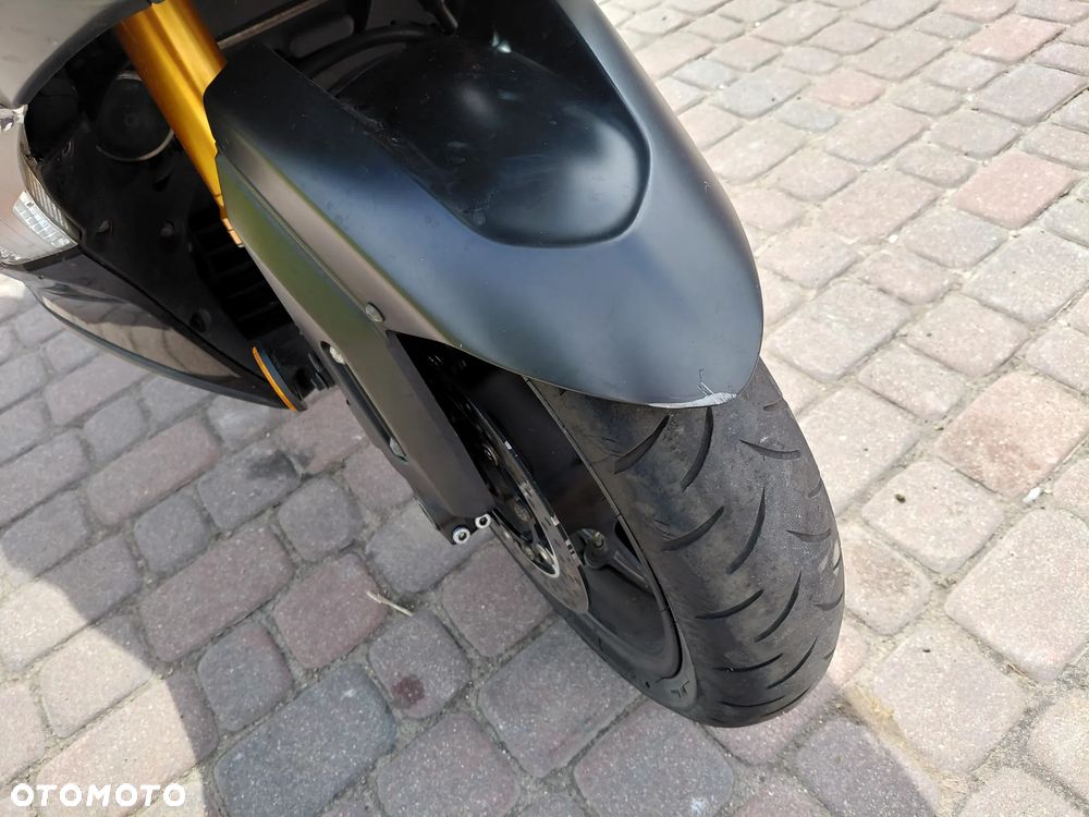 Yamaha Tmax - 10