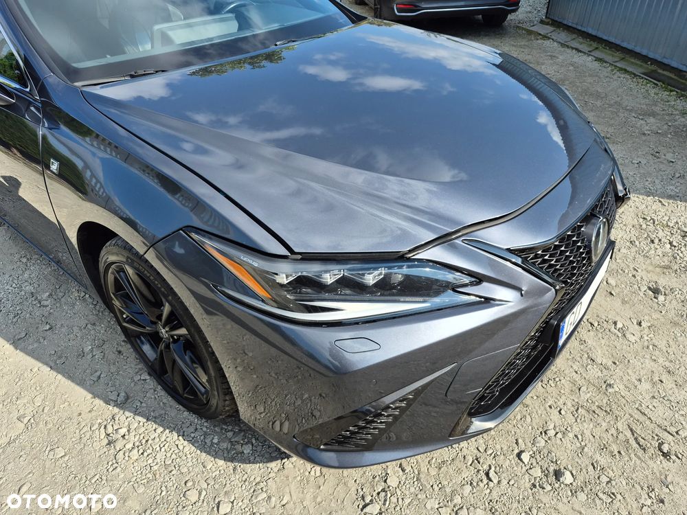Lexus ES 300h F Sport Edition - 29
