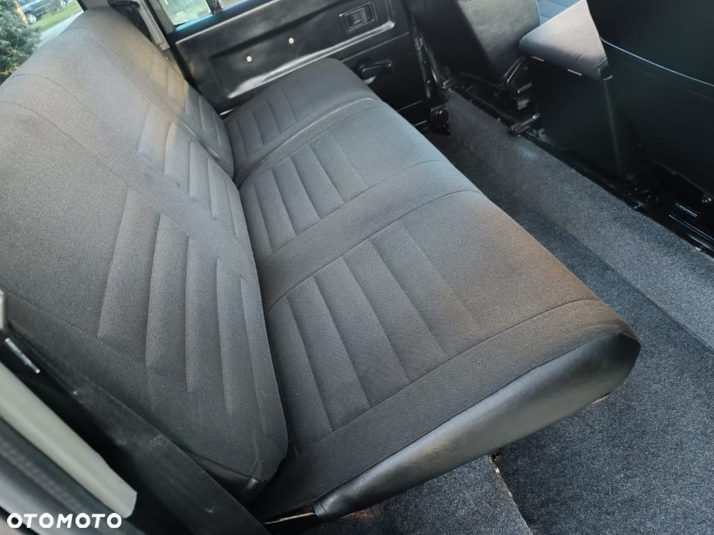 Land Rover Defender - 12