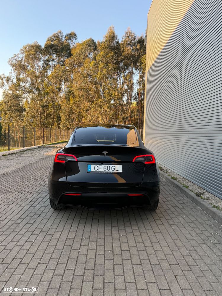 Tesla Model Y Long-Range RWD - 2