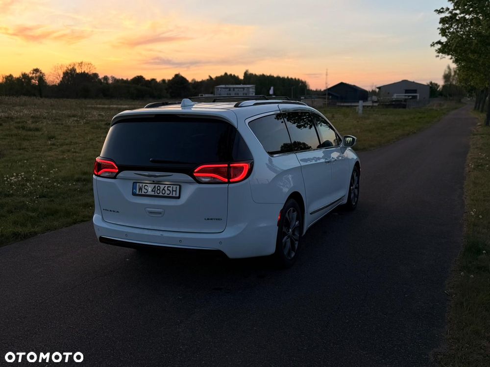 Chrysler Pacifica - 13
