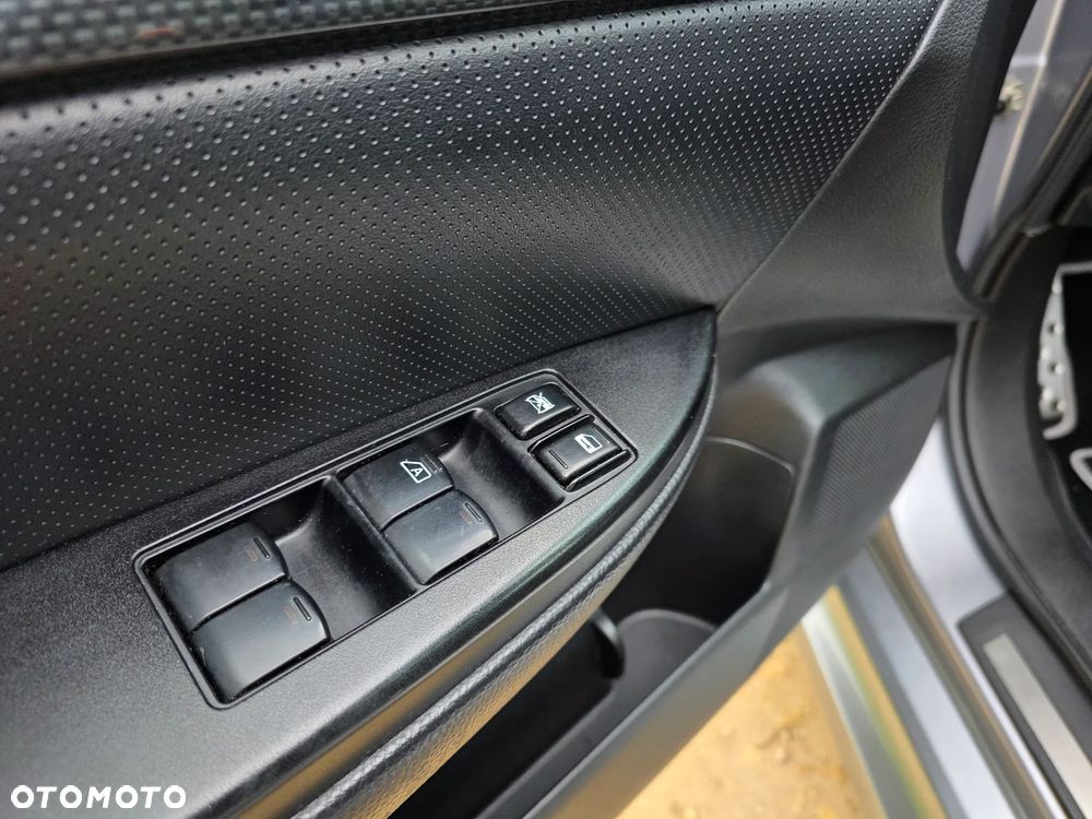 Subaru Legacy 2.5i GT - 10