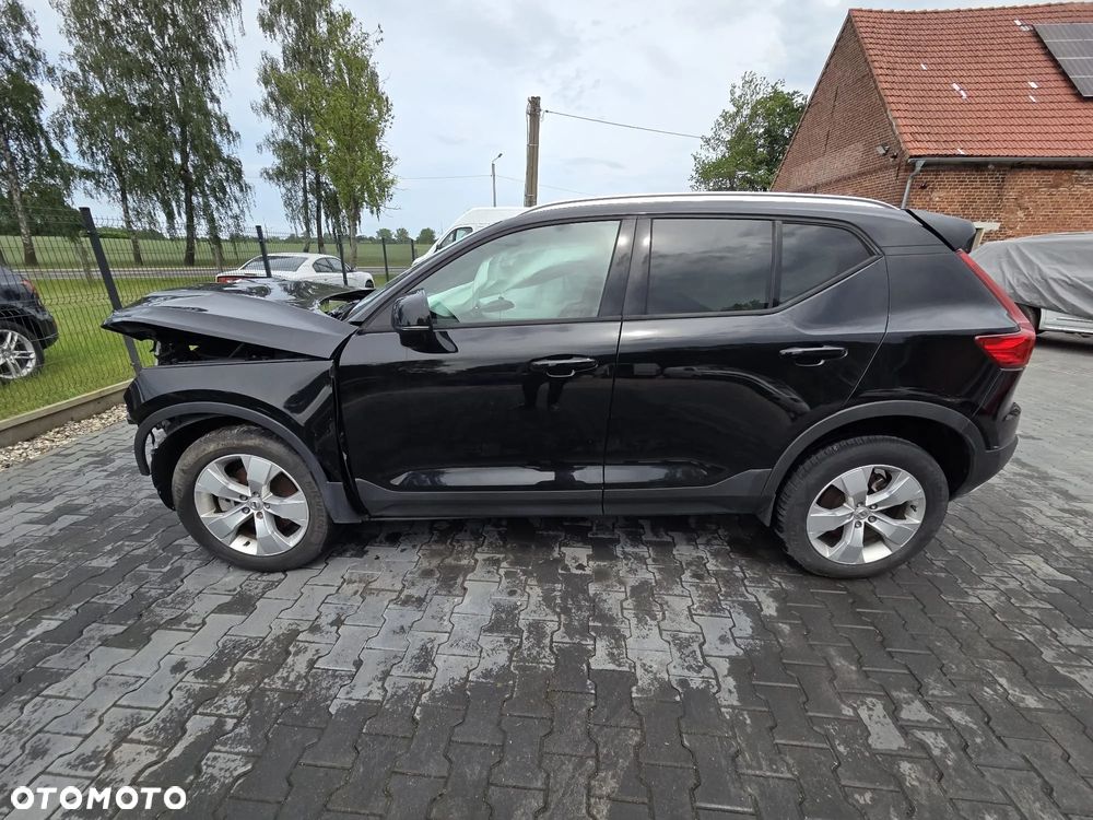 Volvo XC 40 T5 AWD Momentum - 4