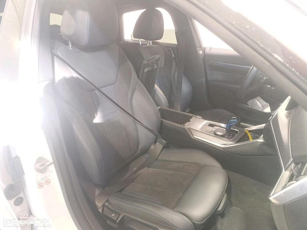 BMW i4 eDrive40 Desportiva M - 7