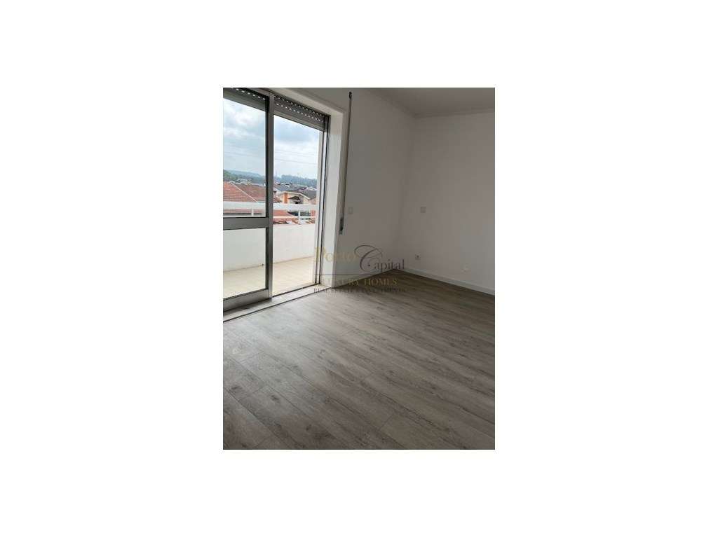 EXCELENTE APARTAMENTO T2, COM COZINHA EQUIPADA, VARANDA, LUGAR DE G... - Grande imagem: 2/22