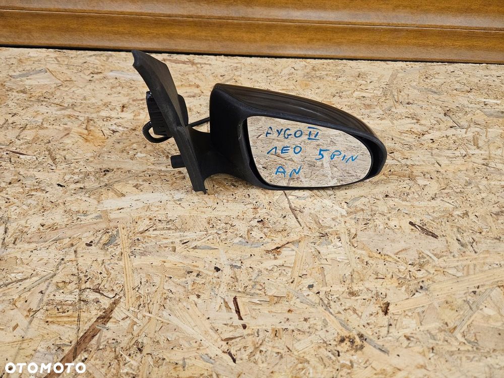 TOYOTA AYGO II 14-22 lusterko prawe 5pin 1E0 - 4