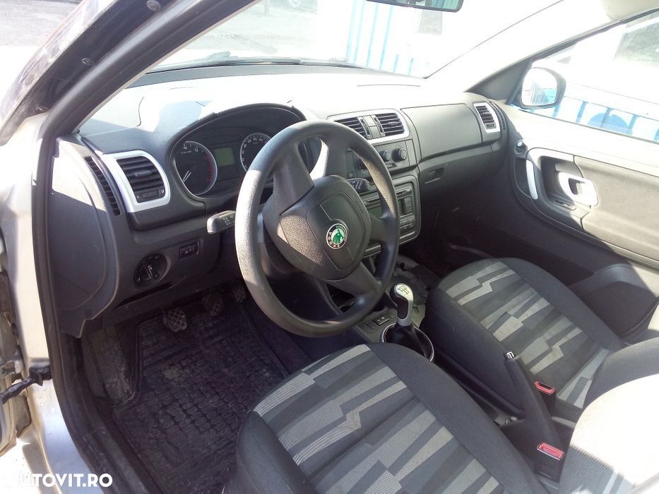 Dezmembrez Skoda Roomster - 3