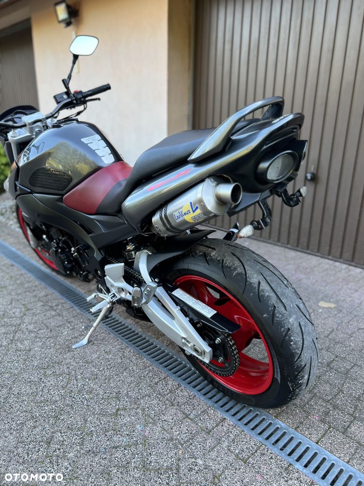 Suzuki GSR - 18
