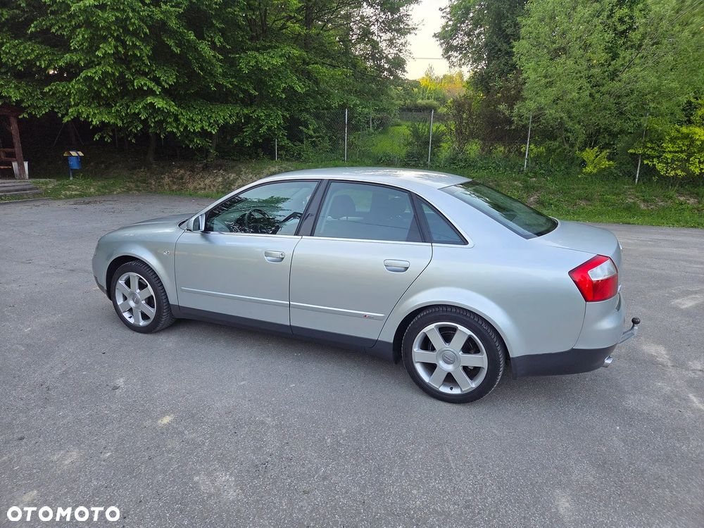 Audi A4 Limousine 2.4 - 6