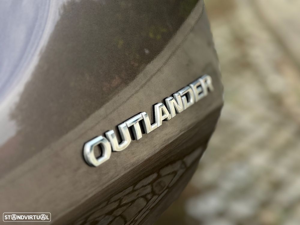 Mitsubishi Outlander 2.2 DI-D 4WD Intense - 17