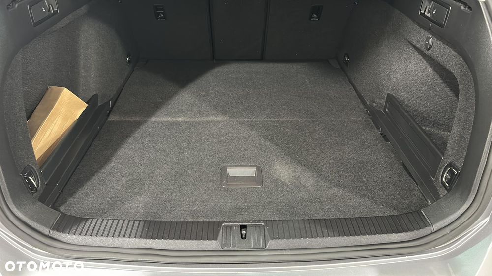 Volkswagen Passat - 12