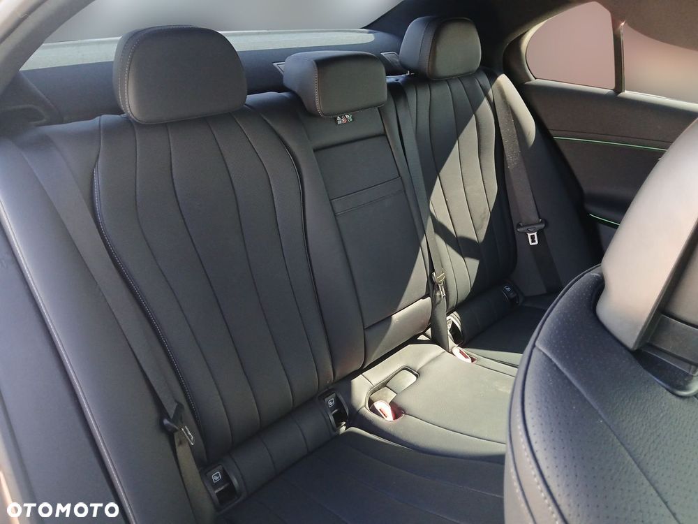 Mercedes-Benz Klasa E 200 4Matic 9G-TRONIC Edition AVANTGARDE - 18