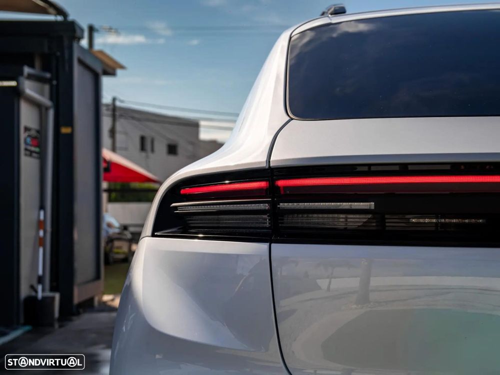 Porsche Macan Electric - 12