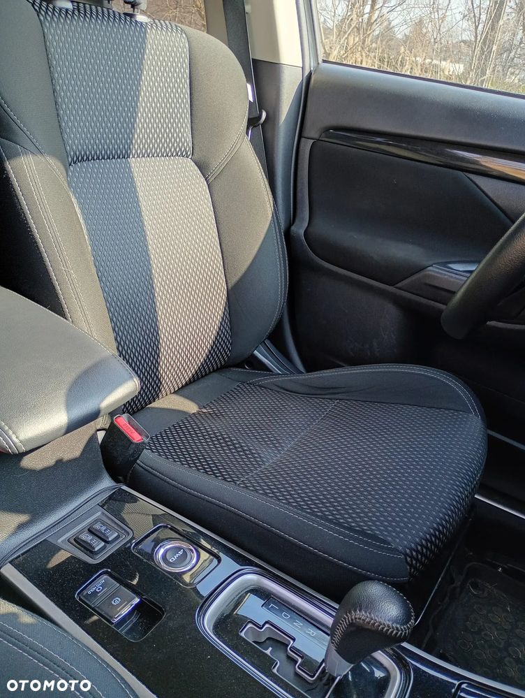 Mitsubishi Outlander - 8