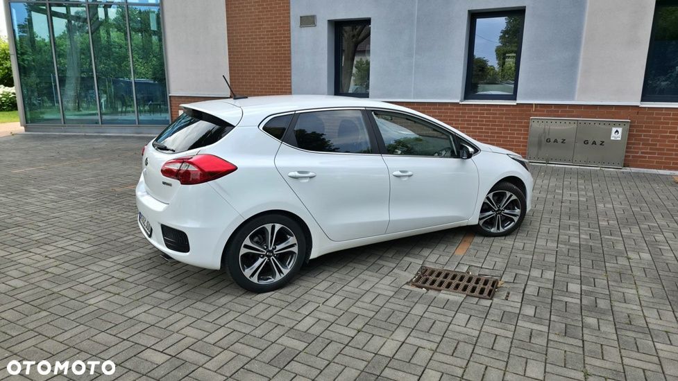 Kia Ceed 1.6 CRDi 136 ISG Spirit - 4