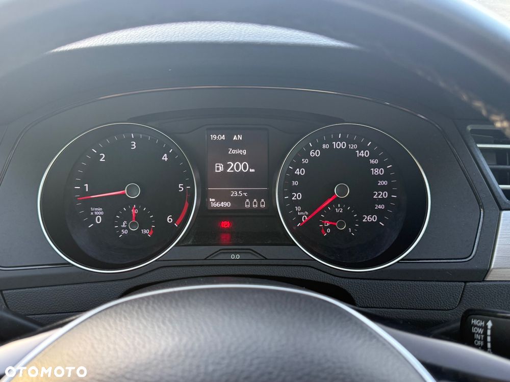 Volkswagen Passat 2.0 TDI SCR Comfortline - 23