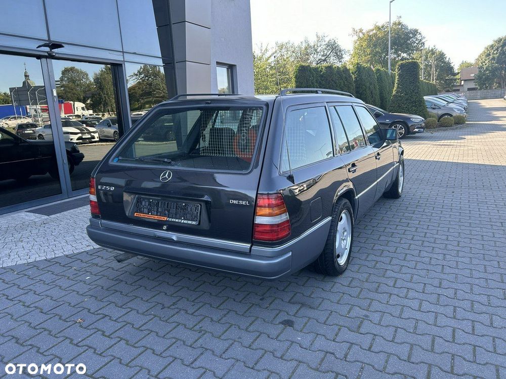 Mercedes-Benz Klasa E 250 T D Elegance - 4