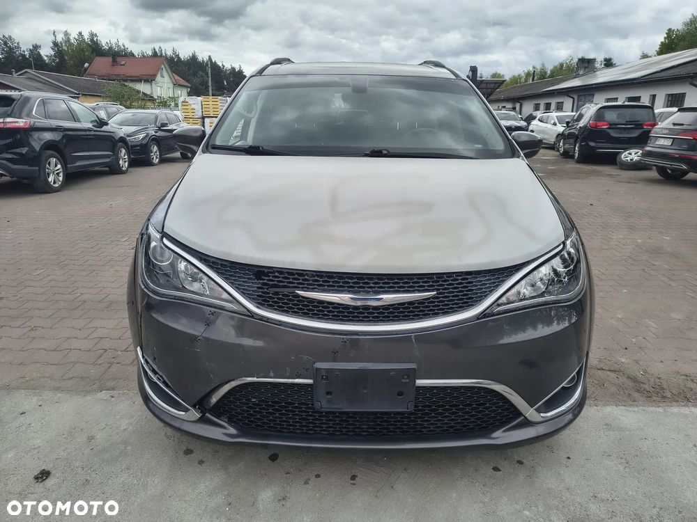 Chrysler Pacifica - 2