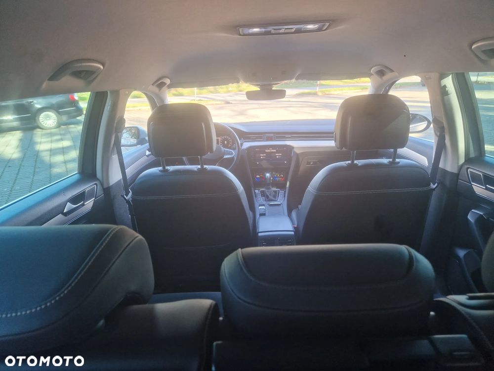 Volkswagen Passat Variant 2.0 TDI SCR DSG 4Motion Business - 14