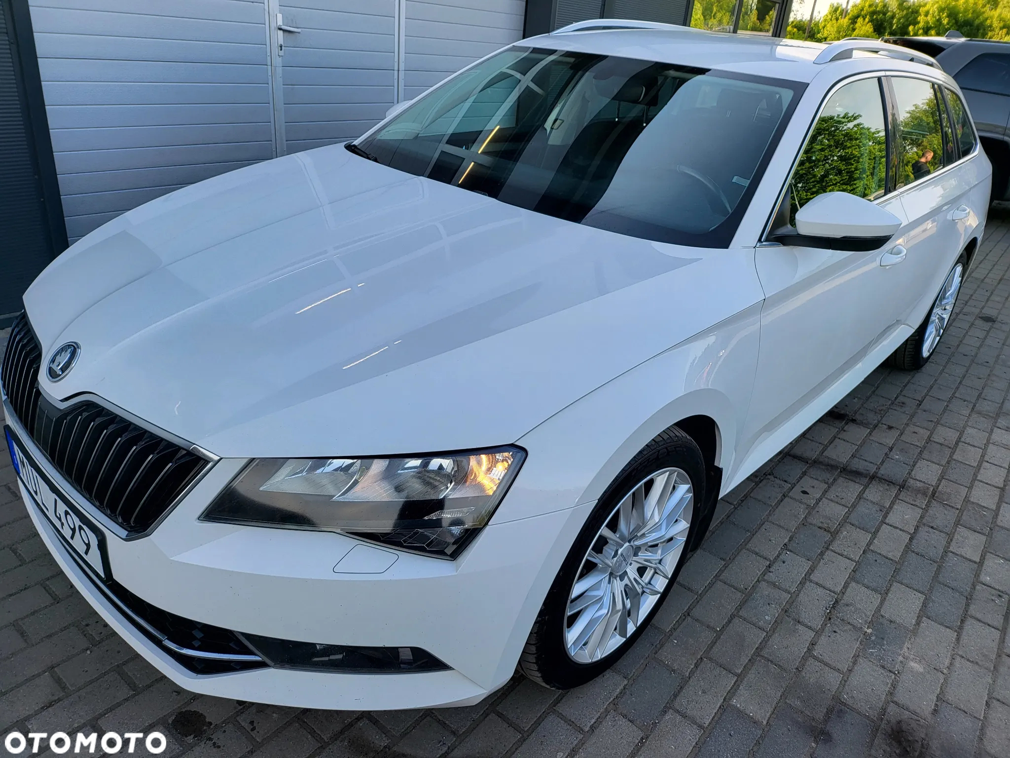 Skoda Superb Combi 2.0 TDI DSG Ambition - 6
