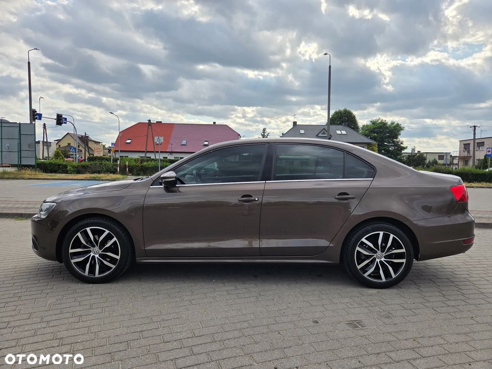 Volkswagen Jetta 1.2 TSI Comfortline - 4