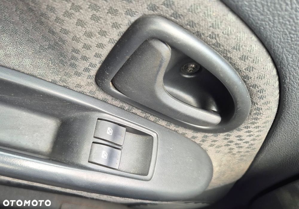 Renault Clio 1.2 16V Authentique - 10