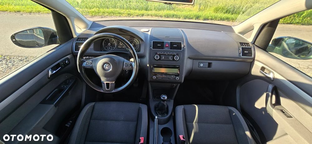 Volkswagen Touran - 12