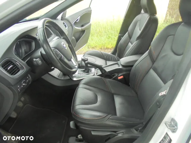 Volvo V40 D2 Drive-E Ocean Race - 13