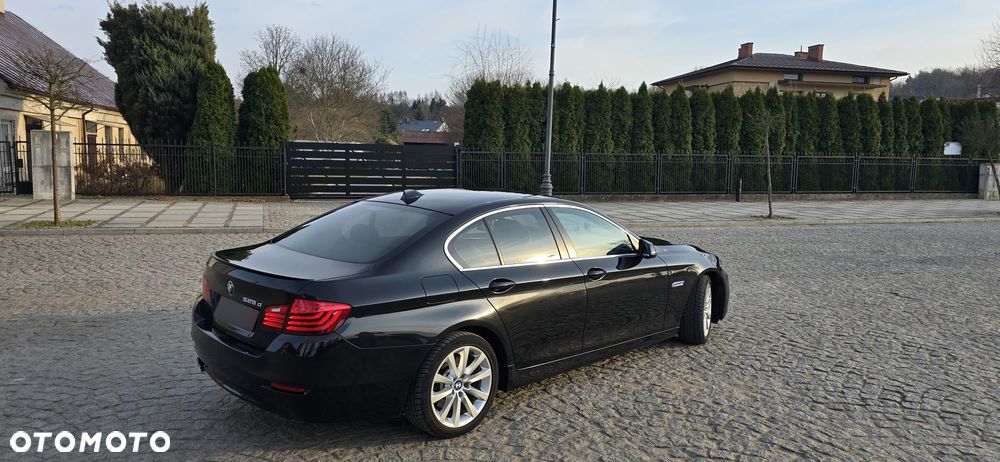 BMW Seria 5 525d - 27