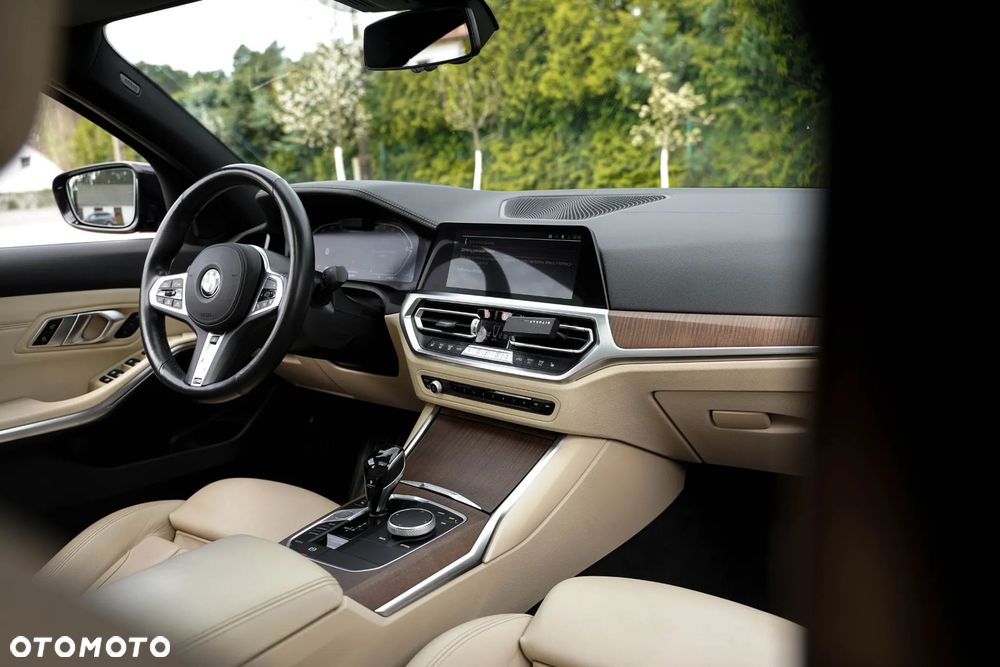 BMW Seria 3 330d xDrive mHEV M Sport - 38