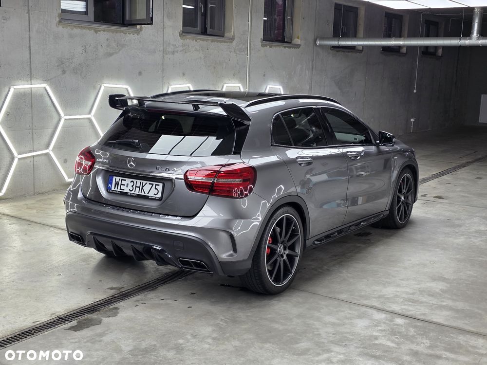Mercedes-Benz GLA - 2