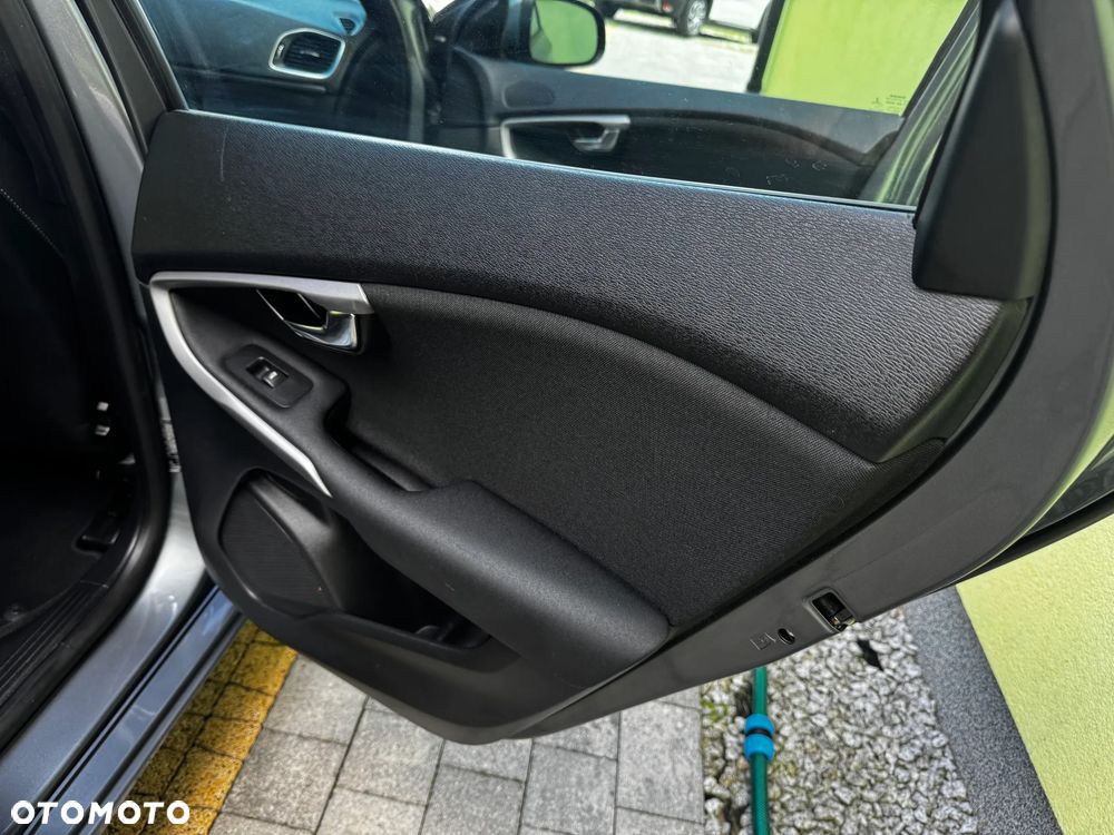 Volvo V40 D2 Momentum - 25