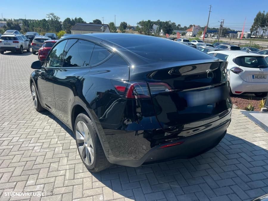 Tesla Model Y - 3