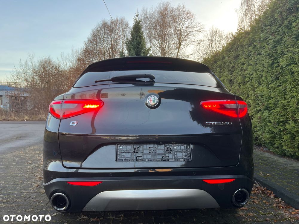 Alfa Romeo Stelvio 2.0 Turbo 16V AT8-Q4 Executive - 8