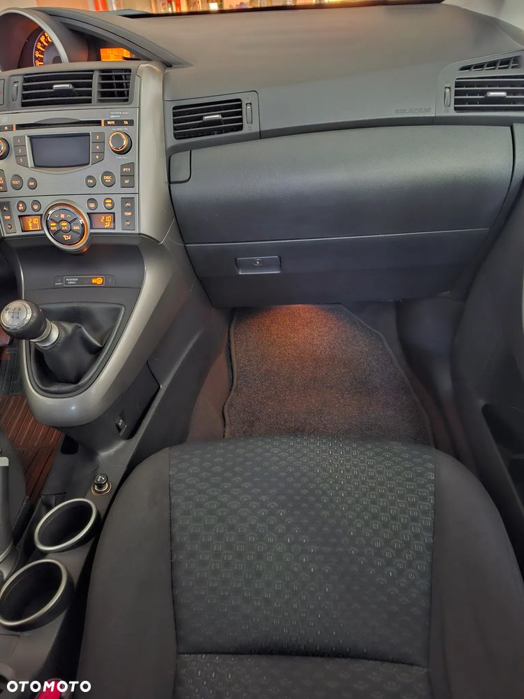Toyota Verso 2.0 D-4D Sol SW 7os - 21