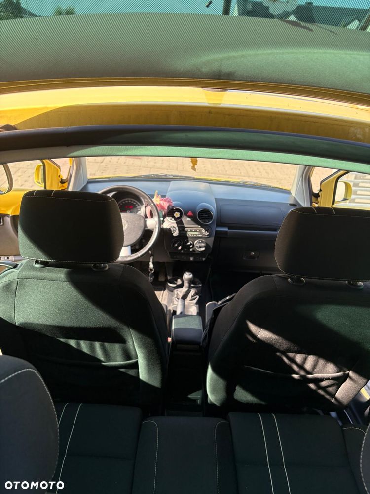 Volkswagen New Beetle - 14