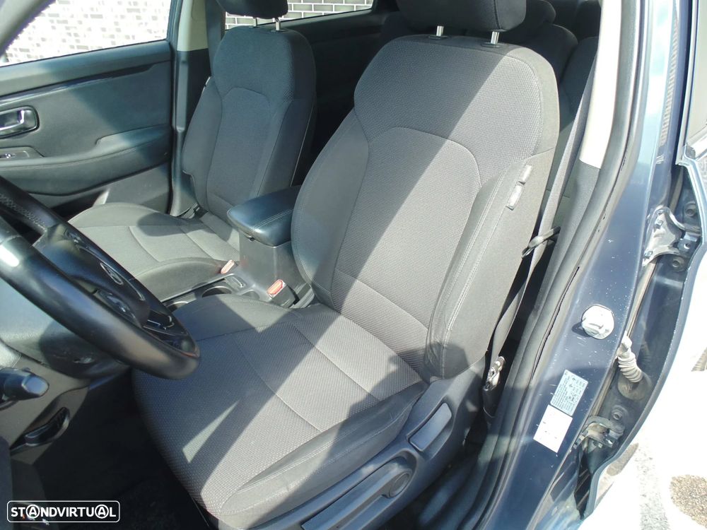 Kia Carens 1.7 CRDi ISG TX Aut. - 25
