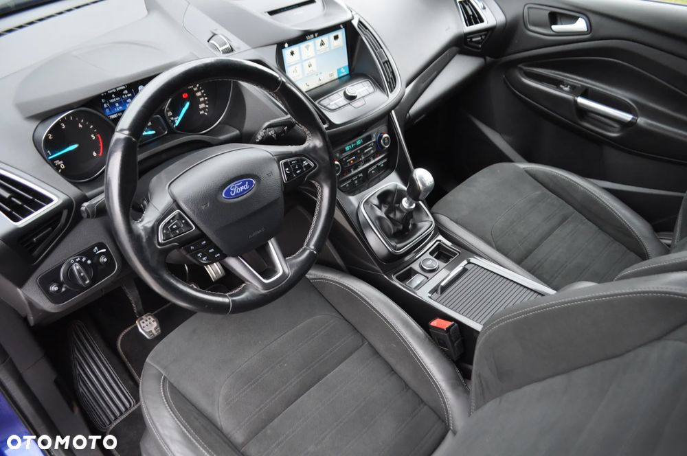 Ford Kuga 2.0 TDCi 4x4 ST-Line - 38