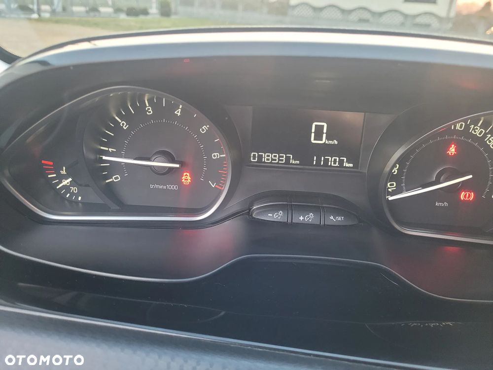 Peugeot 2008 PureTech 82 Signature - 16